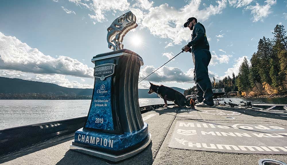 carl jocumsen with bassmaster elite trophy