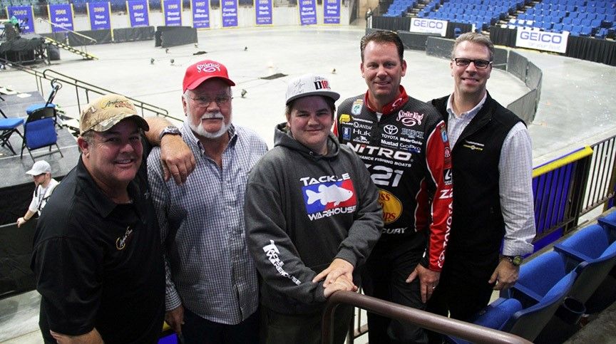  (l-r): Billy Chapman Jr. (Anglers Inn), Sam Reynolds, Teddy Reynolds, Kevin VanDam, Jeff Kolodzinski (Humminbird)