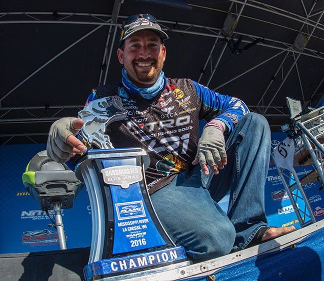 Ott DeFoe claims trophy at Plano Bassmaster Elite Series