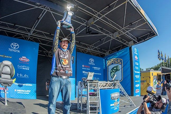 Ott DeFoe claims trophy at Plano Bassmaster Elite Series