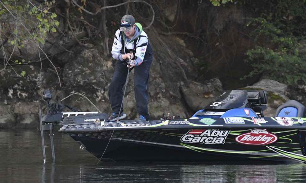 mike huff 2nd place at bassmaster elite on lake chickamauga