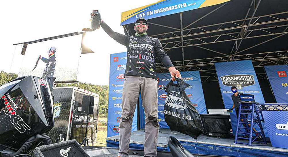 lee livesay wins bassmaster elite on lake chickamauga