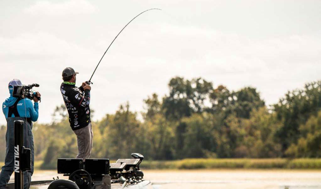 lee livesay wins bassmaster elite on lake chickamauga