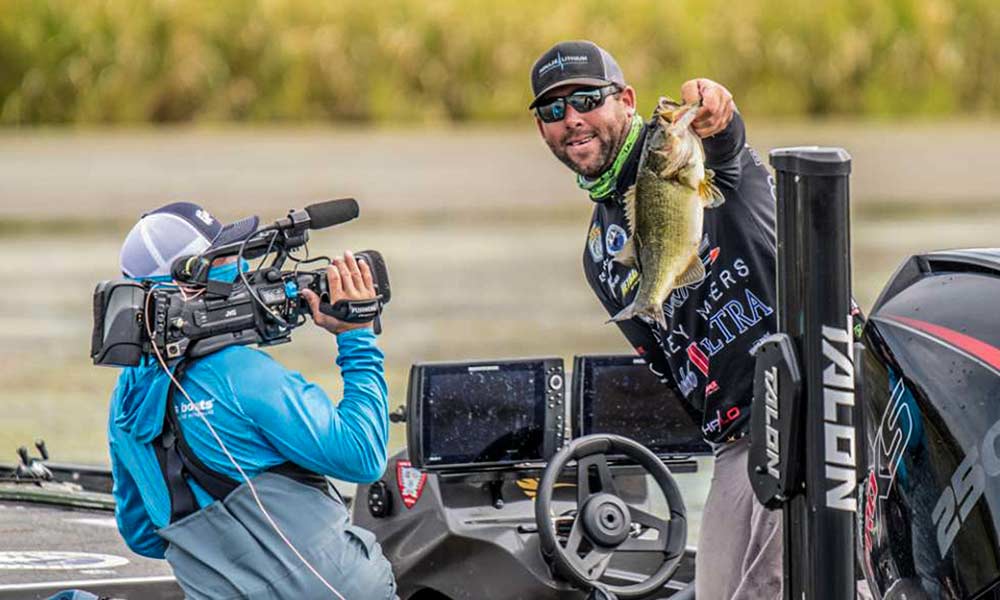 lee livesay lands bass on lake chickamauga elite event