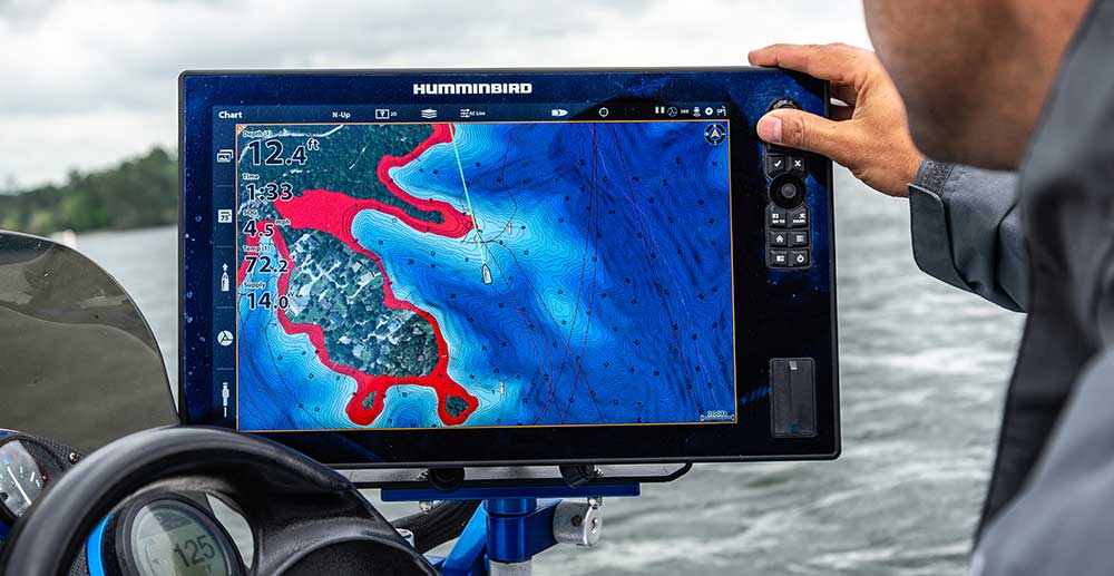 humminbird solix with lakemaster mapping and shallow water highlight